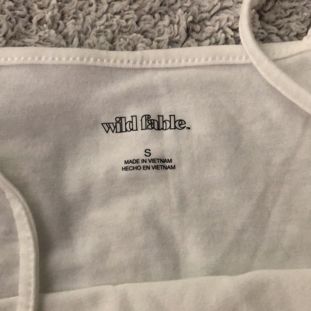 Basic white tank - Picture 2 of 2